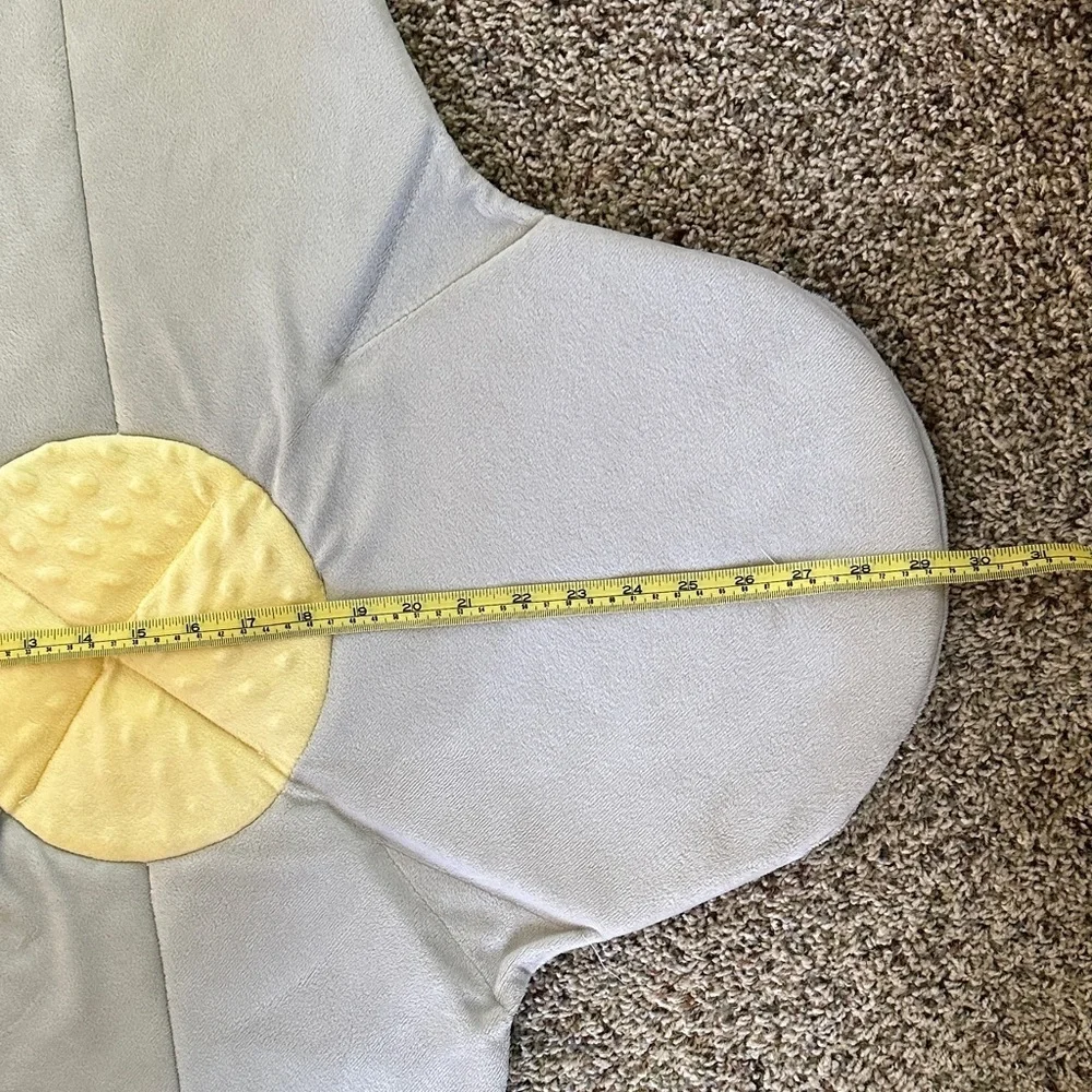 Gray Flower-Shaped Baby Bathing Seat /Mat with Yellow Center